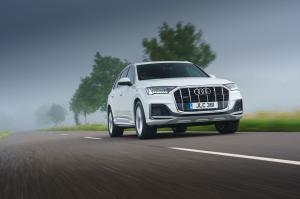 Audi Q7 55 TFSI e Quattro S-Line 2020 года  (UK)